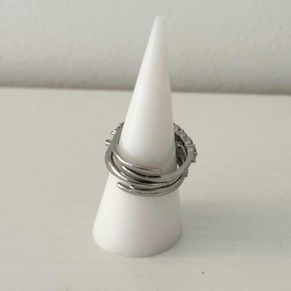 Elegant Silver Women's Ring - Picture 2 of 2
